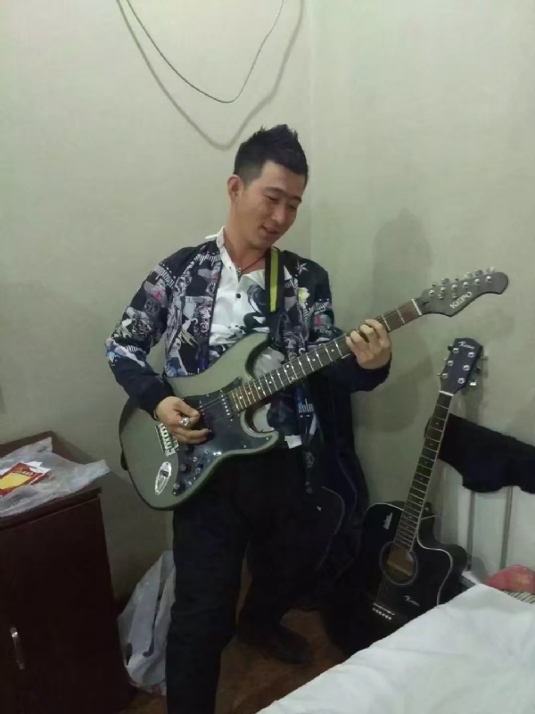 小吉他的第一张照片--福清相亲服务中心