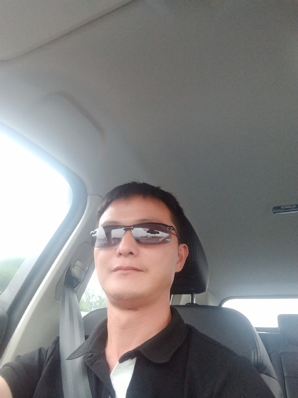 孤独的男人的第一张照片--福清相亲服务中心