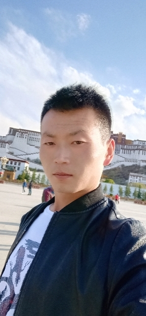 阳光下的小草的第二张照片--福清相亲服务中心