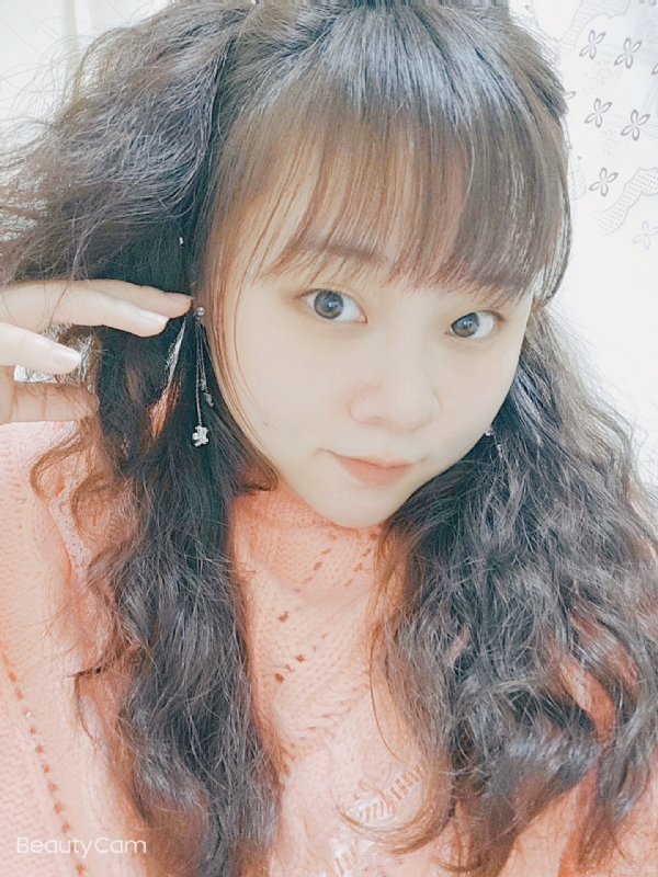 艾薇儿的第一张照片--福清相亲服务中心