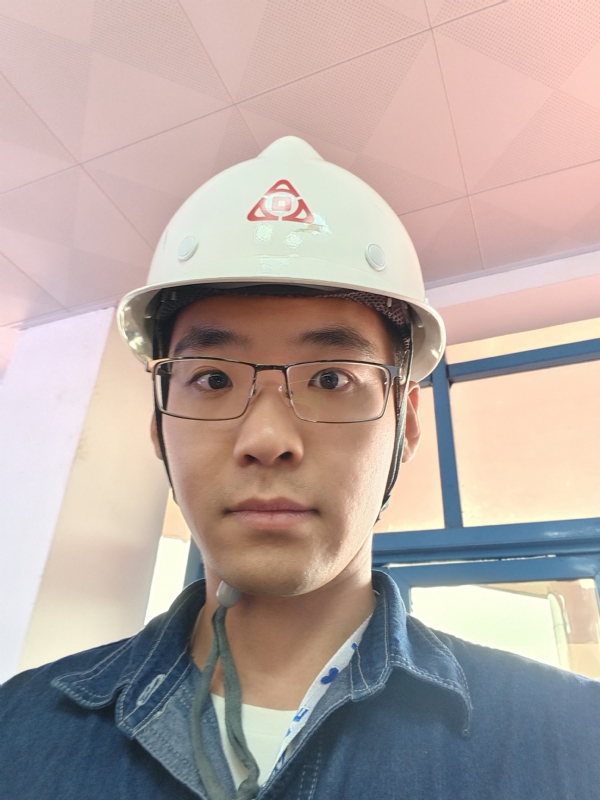 何鹏宇的第二张照片--福清相亲服务中心