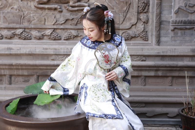 认真的雪的第一张照片--福清相亲服务中心